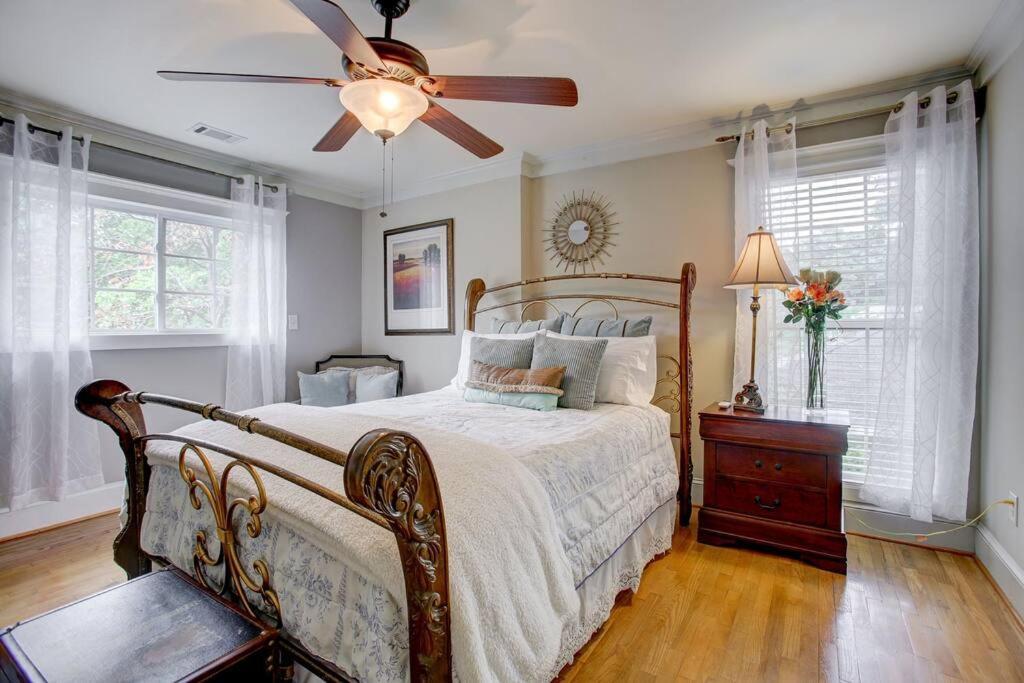 Sleeps16, Spacious Home, Close To Downtown, Beltline, And Walk To Restaurants, 75" Tv, 2 Person Jacuzzi, Ping Pong Atlanta Exterior foto