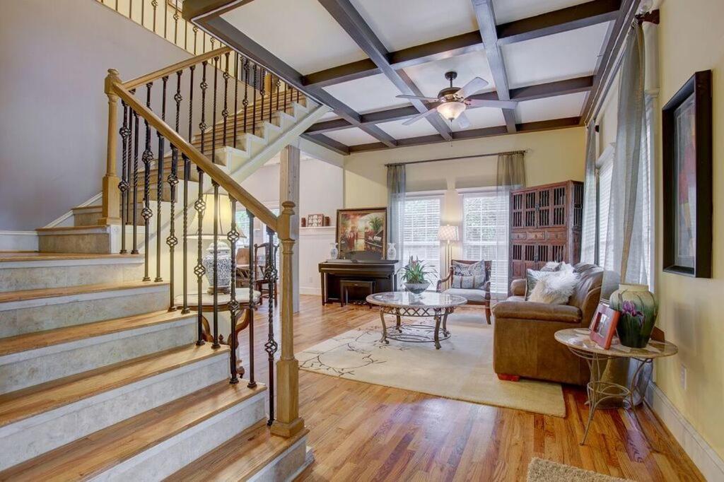 Sleeps16, Spacious Home, Close To Downtown, Beltline, And Walk To Restaurants, 75" Tv, 2 Person Jacuzzi, Ping Pong Atlanta Exterior foto